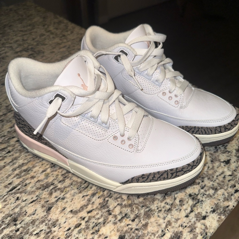 Air Jordan 3 “Retro Neapolitan” Sneakers